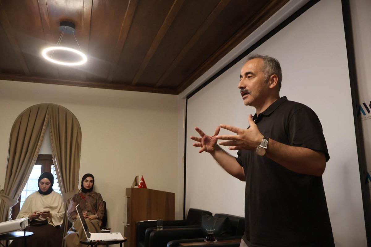tavakfi's tweet photo. Türkiye Araştırmaları Vakfı İstanbul Yaz Seminerlerimiz kapsamında Dr. Fatih Muslu (@fmuslu), Uluslararası İlişkilerde Güncel Meseleler dersini gerçekleştirdi. https://t.co/LqLJMTo2h5
