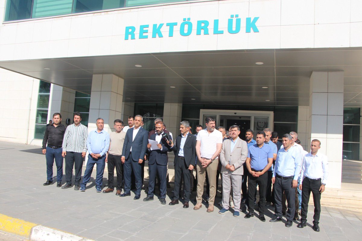AbdullahCati's tweet photo. Siz halen anlamadınız mı?
Mesele yaklaşan rektörlük seçimi
#Şırnak #RektörümünYanındayım

@RTErdogan 
@erolozvar , @YuksekogretimK , @Yusuf__Tekin , @NumanKurtulmus , @iletisim @AbdurrahimAlk https://t.co/FeELbvapzZ