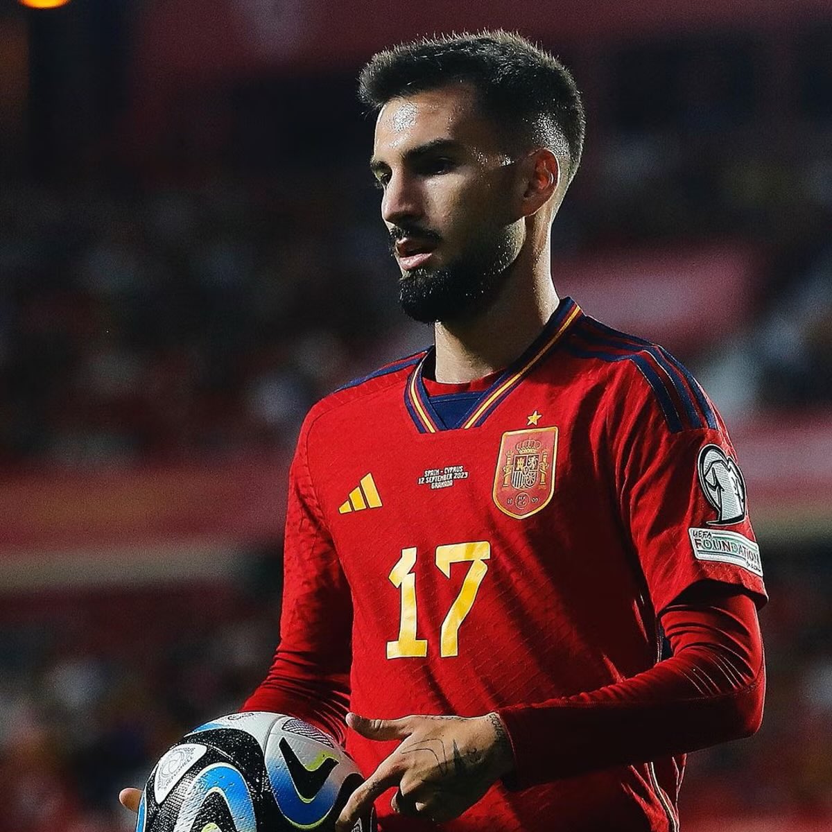 padrura's tweet photo. Hoy Lamine Yamal debe aprovechar que van a estar 3 encima de él y cambiar el balón a la banda de Baena donde estará menos cubierto. https://t.co/nbPXl1twJT