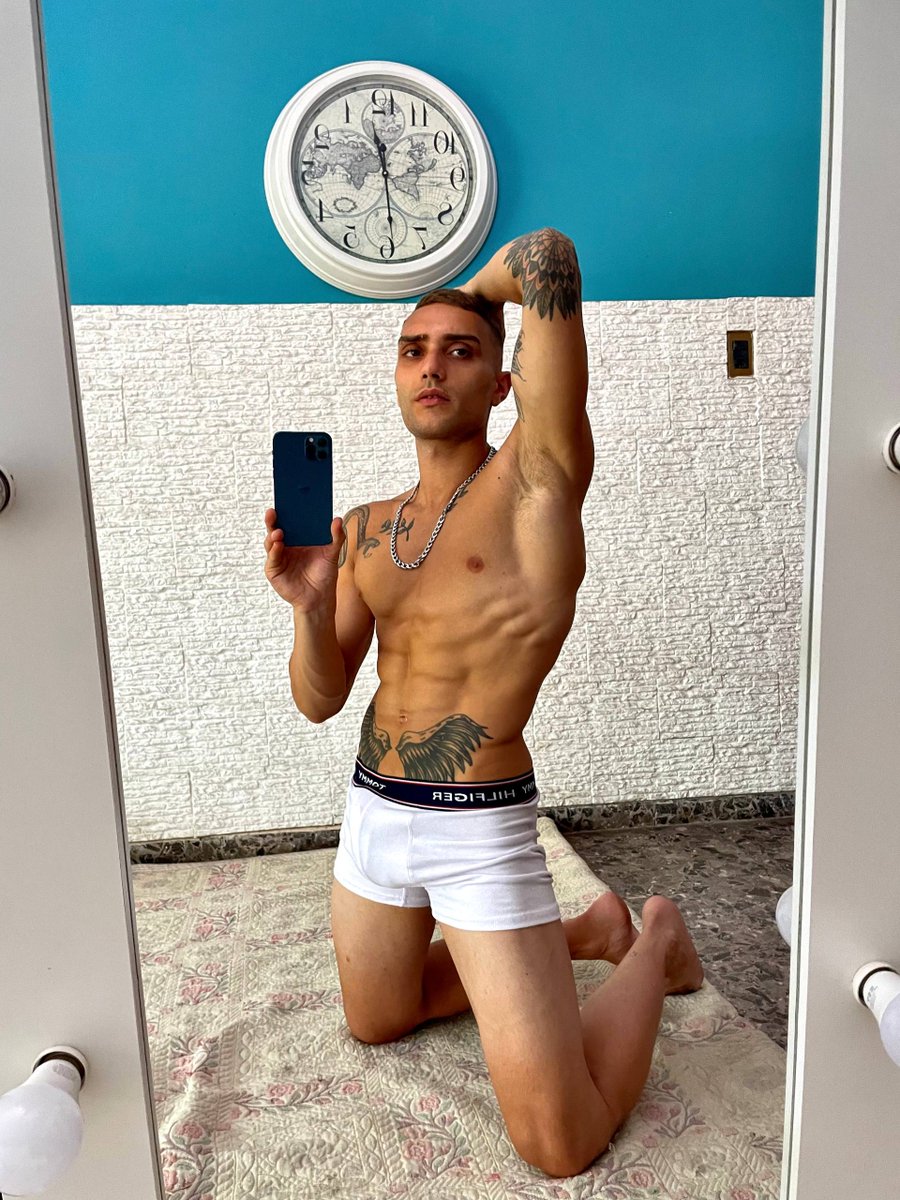 DominatesU's tweet photo. Do you like the view?😋

#Onlyfans #OFCreator #mirrorshot https://t.co/Ien8GTevHk