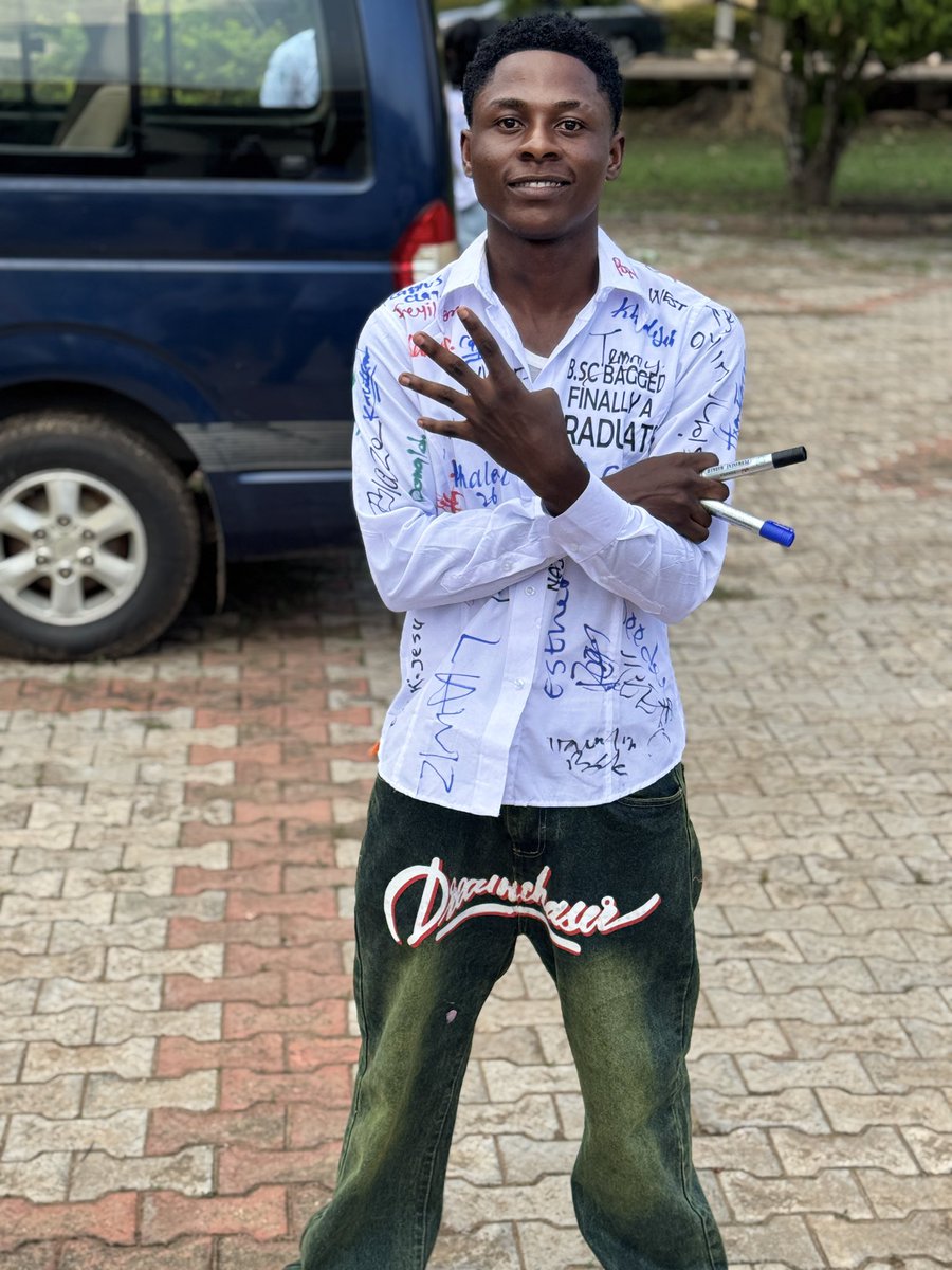 Highbee_16's tweet photo. I am the last born guys
Alhamdulilah 🤲 https://t.co/KWlj6EwbZv