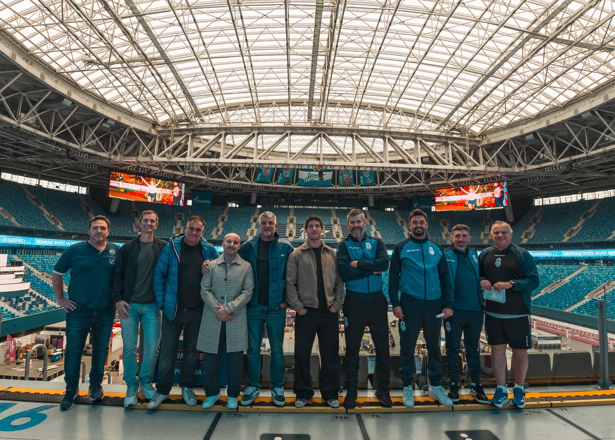 gimnasiaoficial's tweet photo. El cuerpo técnico junto con los directivos visitaron y realizaron el reconocimiento del Gazprom Arena donde se jugará el domingo.

¡Vamos Lobo! https://t.co/FptGme7Gwr