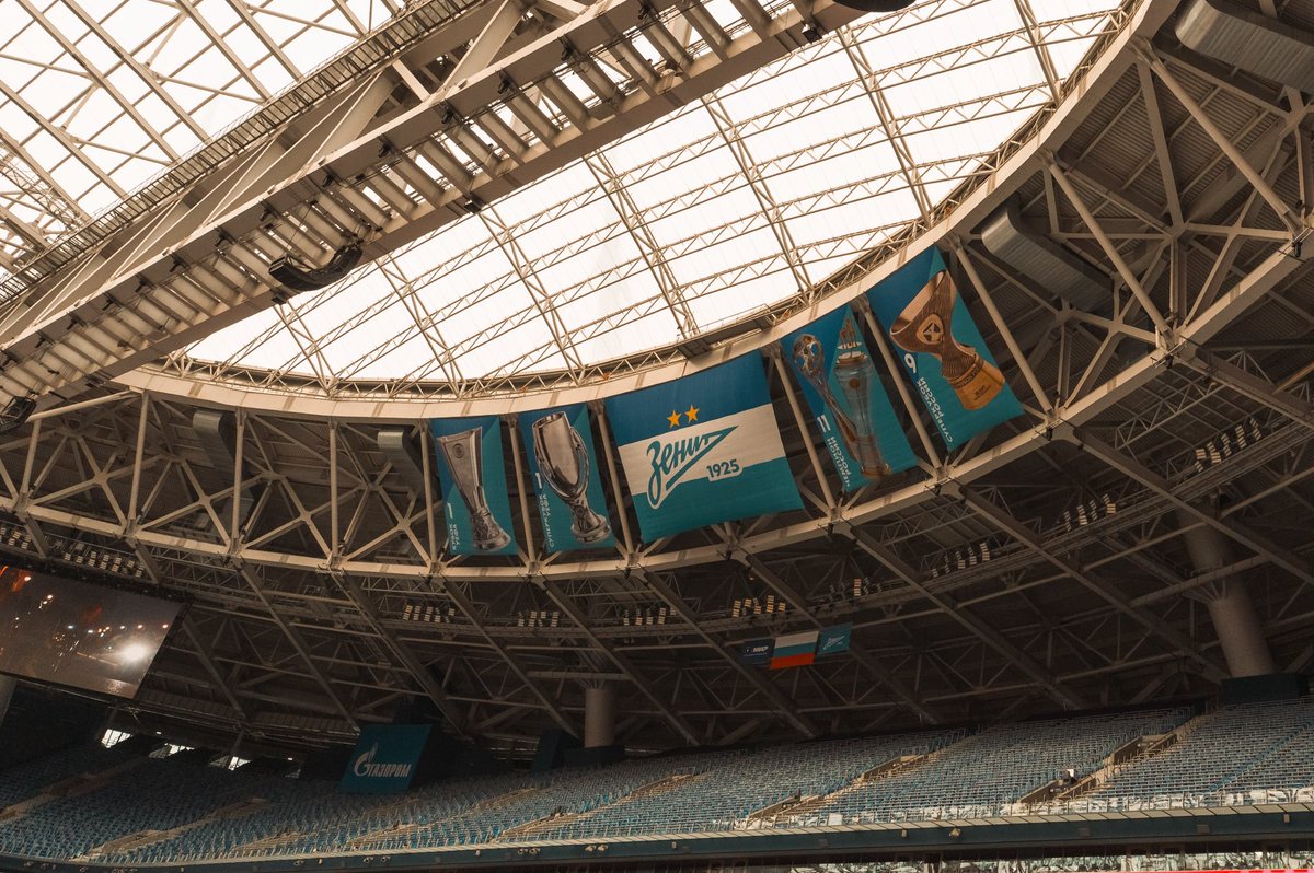gimnasiaoficial's tweet photo. El cuerpo técnico junto con los directivos visitaron y realizaron el reconocimiento del Gazprom Arena donde se jugará el domingo.

¡Vamos Lobo! https://t.co/FptGme7Gwr