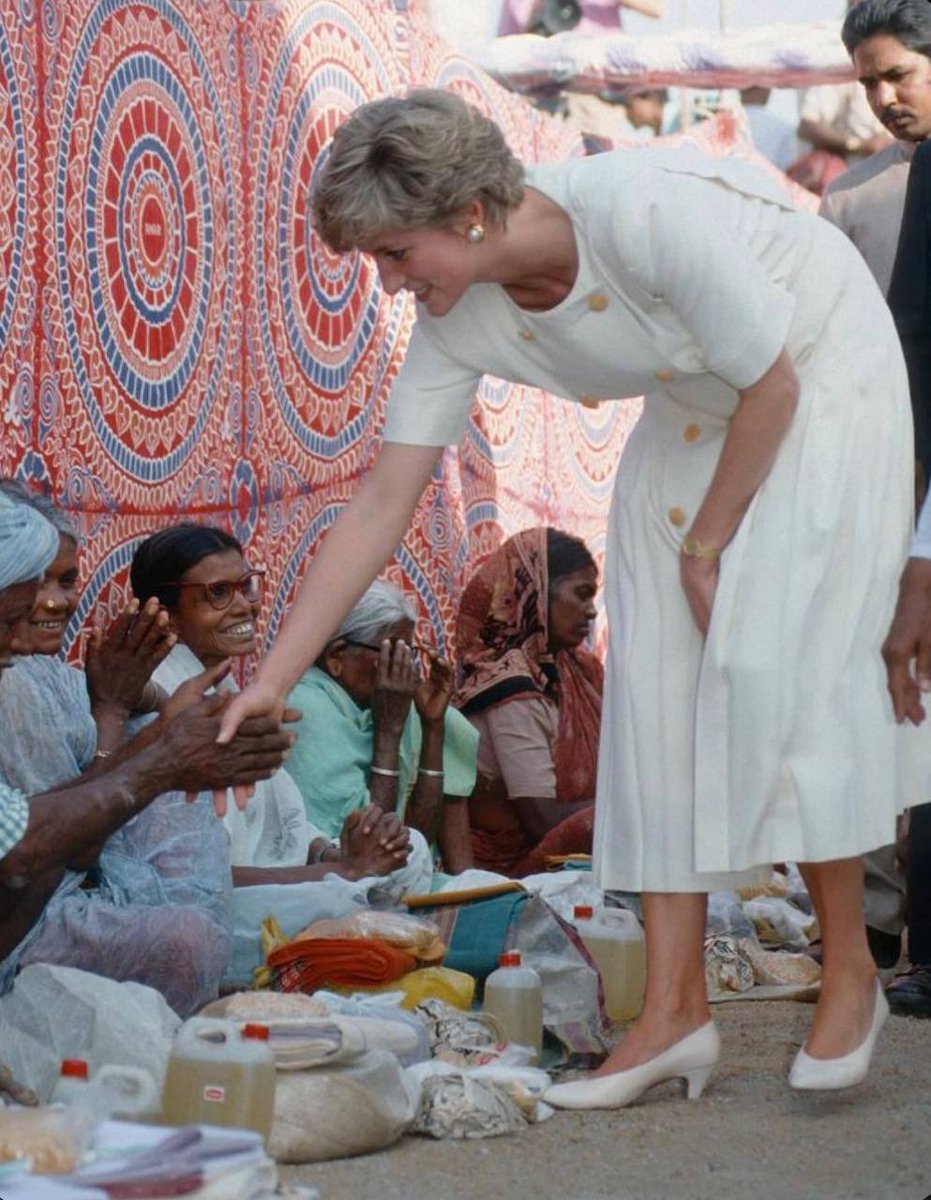 TinaZimmermann4's tweet photo. “I think the biggest disease the world suffers from in this day and age is the disease of people feeling unloved. I know that I can give love for a minute, for half an hour, for a day, for a month, but I can give. I am very happy to do that, I want to do that.”  
💞Princess Diana https://t.co/GTowcbALsB