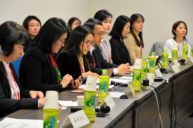 t77VQkZKDzLpvdz's tweet photo. パイロットの「女子枠」を決めた有識者会議のジェンダーバランスが最悪だと話題に。 https://t.co/1TZeY1NPsj