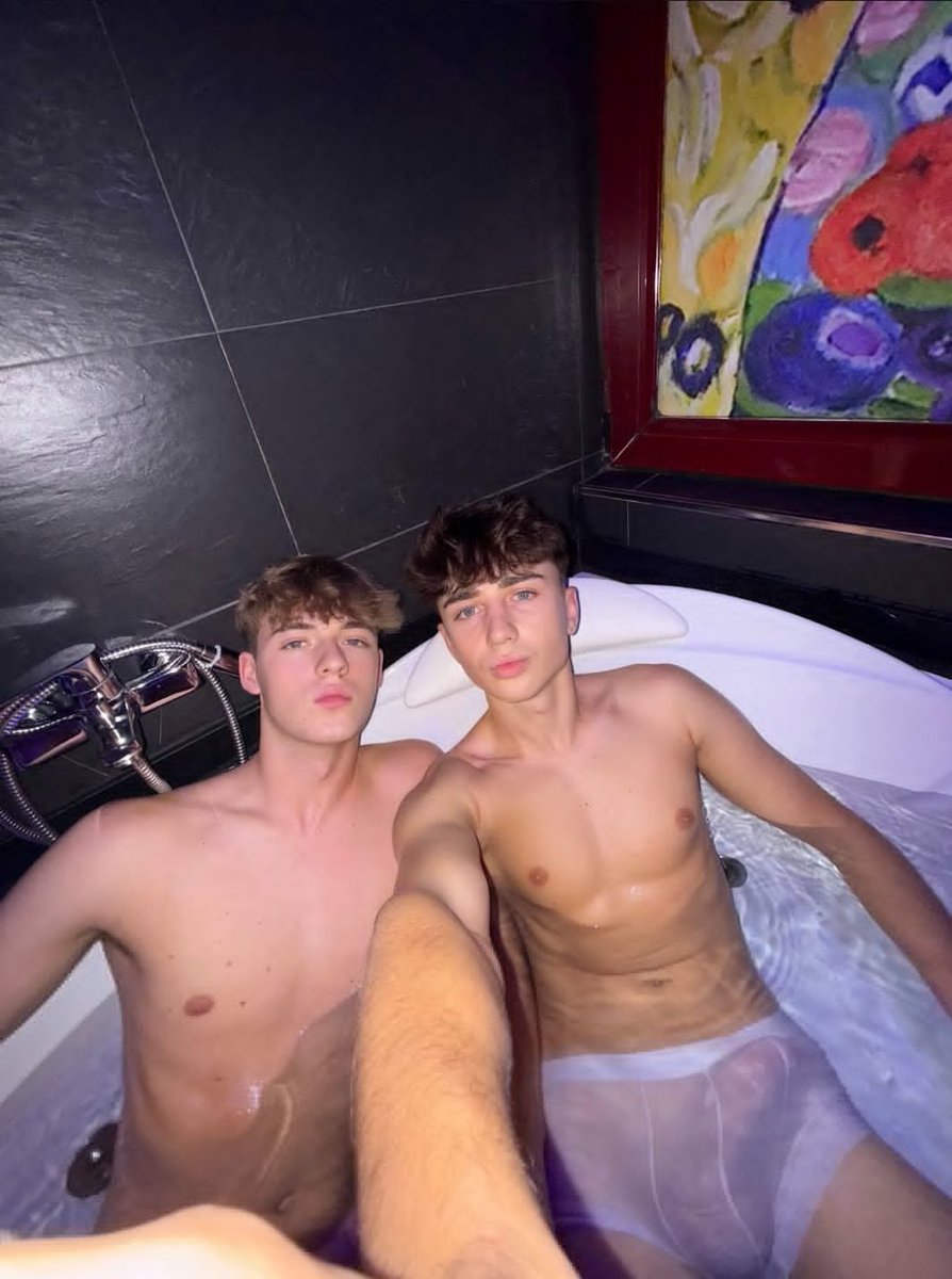 axellydani's tweet photo. Who wants to take a shower with us? 😏

https://t.co/aMWNMMJ7XN https://t.co/lslleHfuJ2