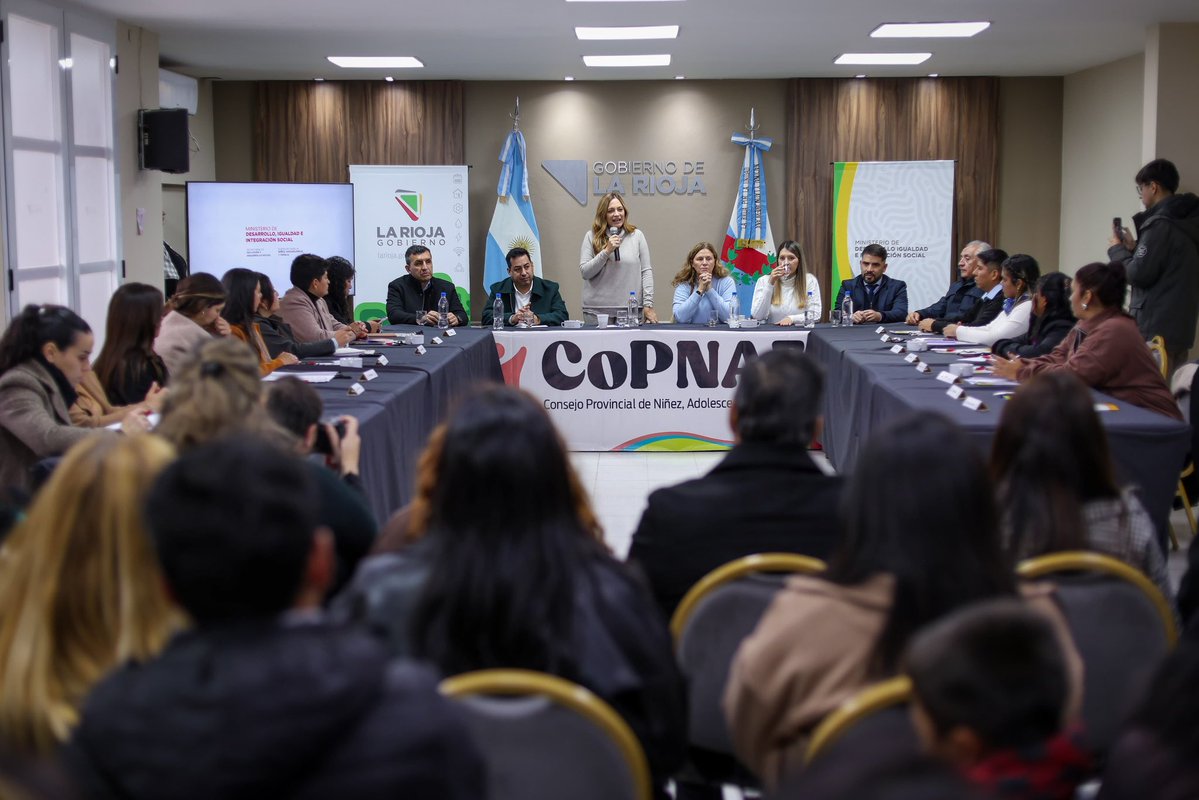 TeresitaMadera's tweet photo. El Consejo Provincial de Niñez, Adolescencia y Familia, es un espacio que fortalece el trabajo conjunto con los municipios para cuidar y garantizar los derechos de nuestras niñas, niños y adolescentes.

En tiempos complejos, redoblamos el compromiso con políticas públicas que lleguen a cada rincón de La Rioja. Junto a nuestro gobernador @QuintelaRicardo y al equipo del @LrDesarrollo, seguimos construyendo más oportunidades, con un Estado presente que pone en el centro a nuestras infancias y adolescencias