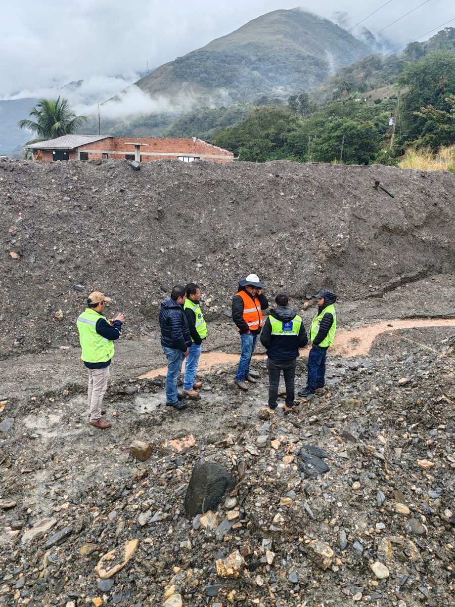 CarreterasBo's tweet photo. ABC EJECUTA TRABAJOS DE CONSERVACIÓN PARA GARANTIZAR LA TRANSIBILIDAD EN LA CARRETERA LA PAZ - UNDUAVI - SANTA BARBARA
Lee la nota completa
➡️
https://t.co/OMgD3QBU4L
#SiempreBolivia
#ABCIntegrandoLaPatria
#ElCaminoEsBolivia https://t.co/0l0FQ9TfXJ