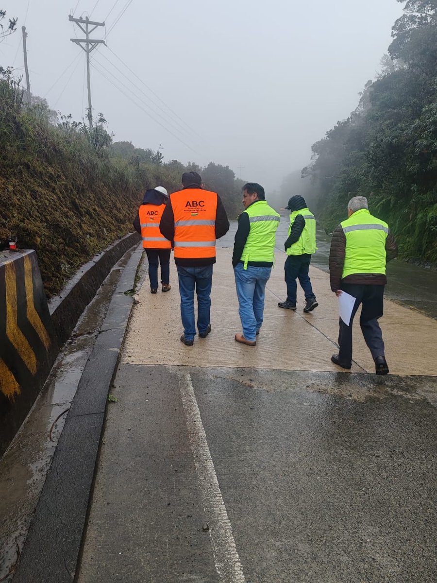 CarreterasBo's tweet photo. ABC EJECUTA TRABAJOS DE CONSERVACIÓN PARA GARANTIZAR LA TRANSIBILIDAD EN LA CARRETERA LA PAZ - UNDUAVI - SANTA BARBARA
Lee la nota completa
➡️
https://t.co/OMgD3QBU4L
#SiempreBolivia
#ABCIntegrandoLaPatria
#ElCaminoEsBolivia https://t.co/0l0FQ9TfXJ