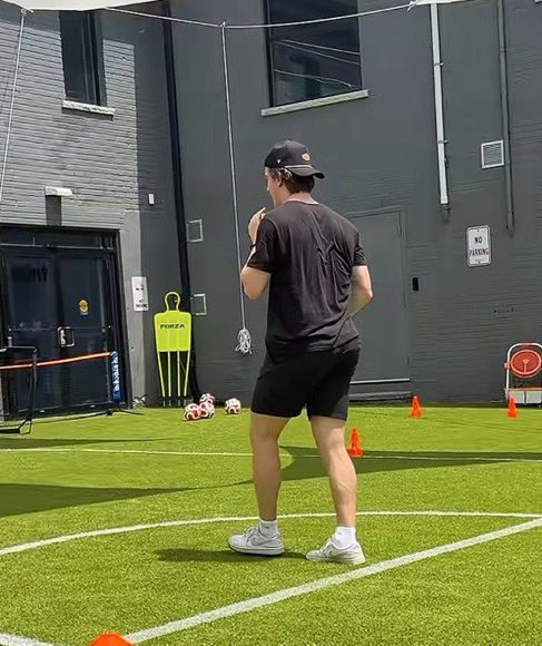 ellasfellas271's tweet photo. directly from the sidney crosby school of ass 🩷 https://t.co/DO7XL59LfK