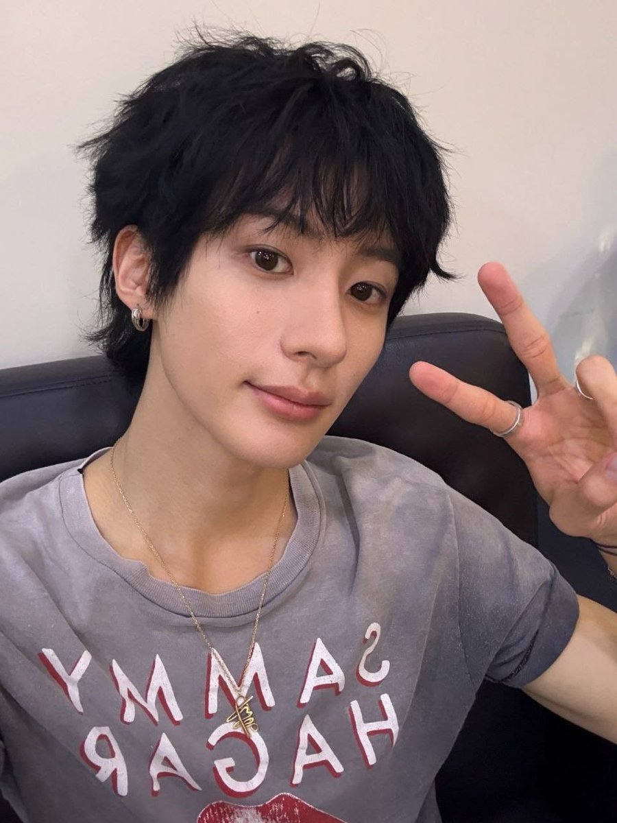 himarihomo's tweet photo. how pinterest sees me:

- idol
- outfit 
- dessert
- song https://t.co/G8INz3Se1t