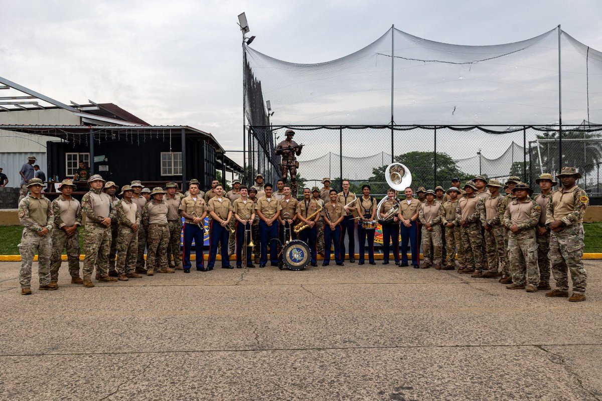 USEmbPAN's tweet photo. Desde Nueva Orleans hasta escenarios en todo Panamá, la Marine Forces Reserve Band dio vida al espíritu de #Freedom250. 🇺🇸🇵🇦

La banda se presentó ante miles de estudiantes, familias y miembros de la comunidad en Colon American Center, Colegio Abel Bravo, Instituto Fermín Naudeau, Universidad Interamericana de Panamá, Escuela Estados Unidos, Instituto Atenea, Howard Academy, Universidad Marítima de Panamá, ISAE Universidad y Colegio Chino Panameño.

Gracias a todos los que recibieron a la banda y celebraron con nosotros. La música une a las personas, y esta semana ayudó a fortalecer los lazos duraderos entre Estados Unidos y Panamá mientras celebramos 250 años de libertad estadounidense.
