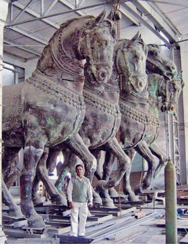 HQuarterma43504's tweet photo. There are people that will tell you with a straight face that we don't need more Indo-Saracenic buildings and massive sculptures. https://t.co/baEQhZyGHh
