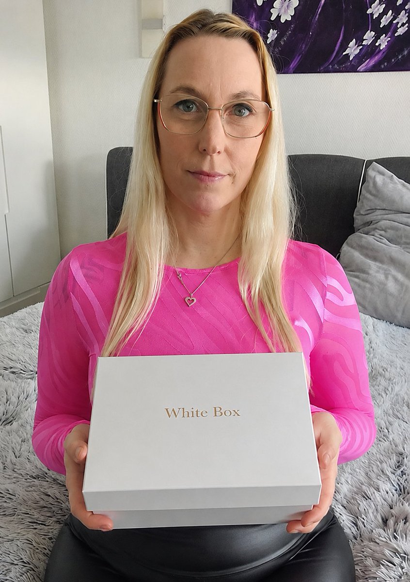 SallySecret's tweet photo. Ersteigere ein heißes Komplettpaket mit meiner White Box! https://t.co/PXuEJOhtpI https://t.co/yXXsOatIrs