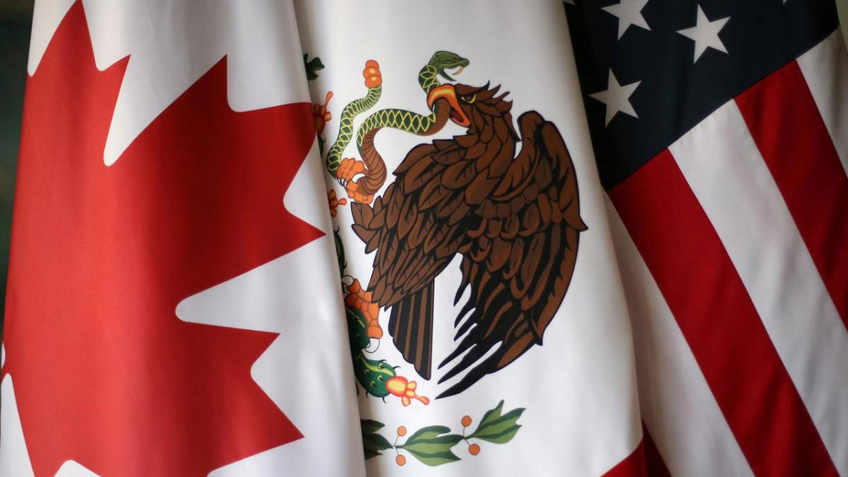 memobarba's tweet photo. México está jugando con fuego frente a Estados Unidos.

El T-MEC no se canceló, pero tampoco fue renovado automáticamente.

El gobierno minimiza el problema PERO hay un factor político que puede costarle a México inversión, crecimiento y futuro.

🎧 Nuevo episodio:
