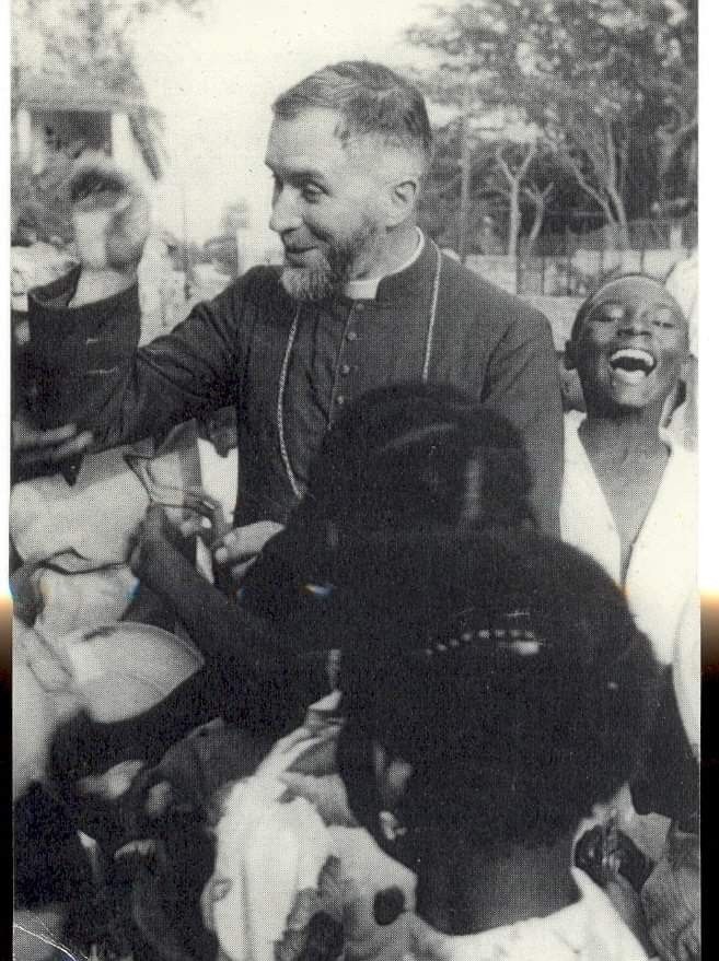 chadpostolico's tweet photo. Quizás ustedes no lo sepan, pero Monseñor Lefebvre fue uno de los misioneros católicos más influyentes del siglo XX en África.

Una buena parte de la presencia de la Iglesia Católica en ese continente se debe a sus más de 20 años de labor misionera. https://t.co/LnsowJVzBU