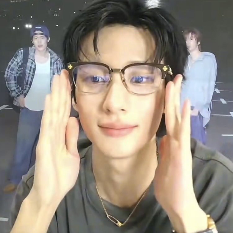 mojalele's tweet photo. I want to bully him so bad. https://t.co/WxwsDYZAJD