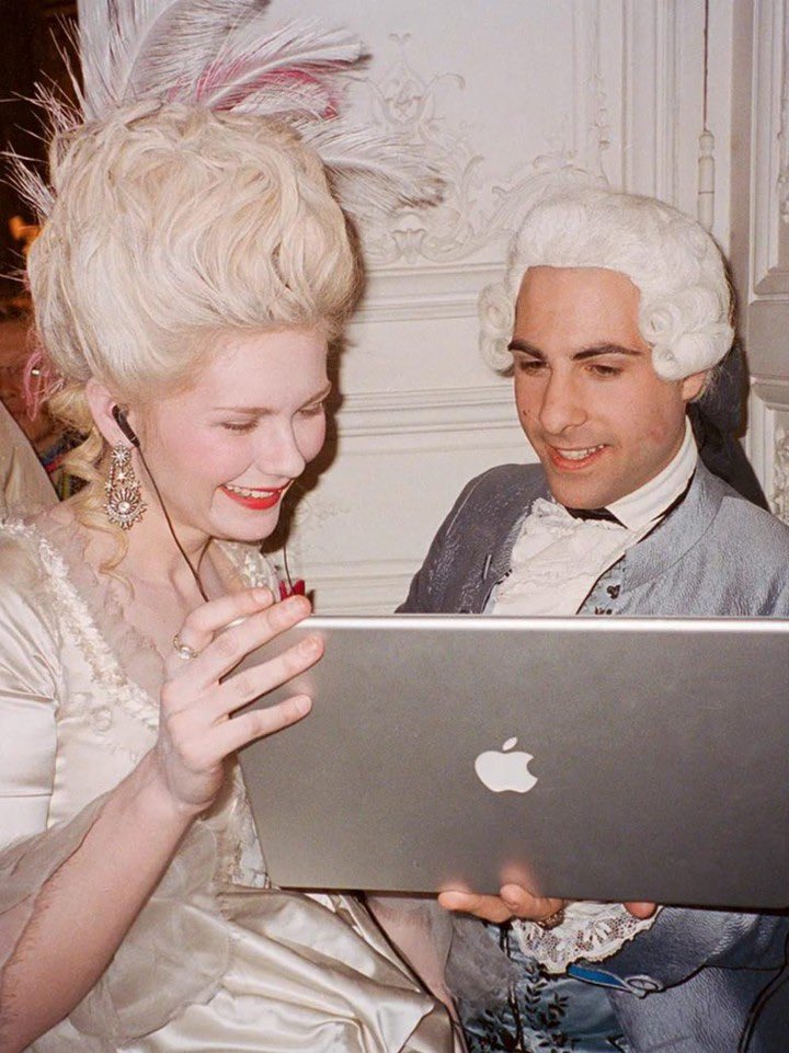 letmefeedonyou's tweet photo. marie antoinette (2006) behind the scenes https://t.co/GR3pIgzVV1