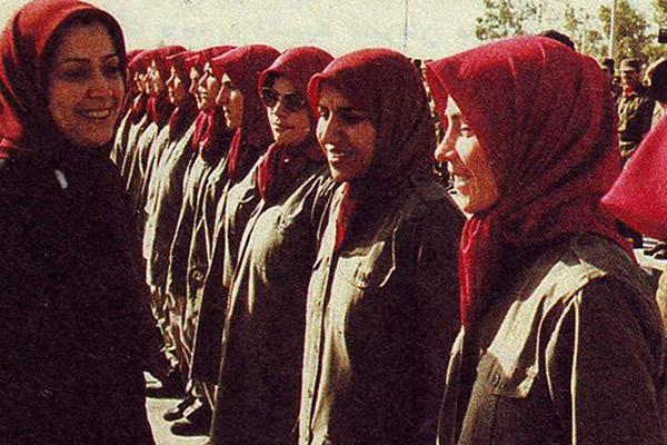 frial2001's tweet photo. نادره افشاری؛ اولین زن جداشده از فرقه رجوی:

«زن در دستگاه رجوی، «ماده‌ای» بدون تشخیص است که چوپان و صاحب گله، هر «نری» را که خواست، کنارش می‌خواباند. «ماده» حق انتخاب ندارد!»
#فوری
#باید_برخاست https://t.co/tZfOU8HM8H