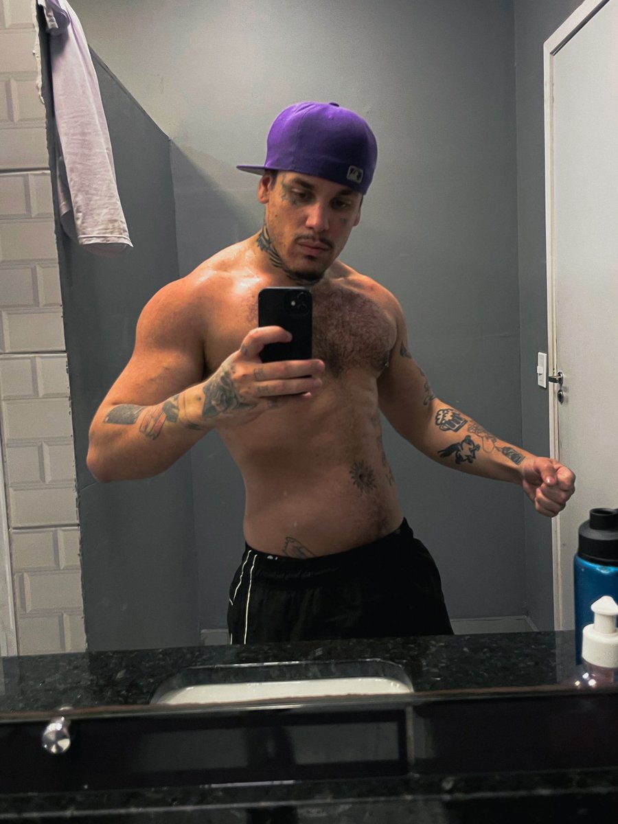 zumbicore's tweet photo. Treininho com as músicas novas torando no fone. Vcs vão amar elas pra playlist de treino 💪 https://t.co/9DeSPjsAR0