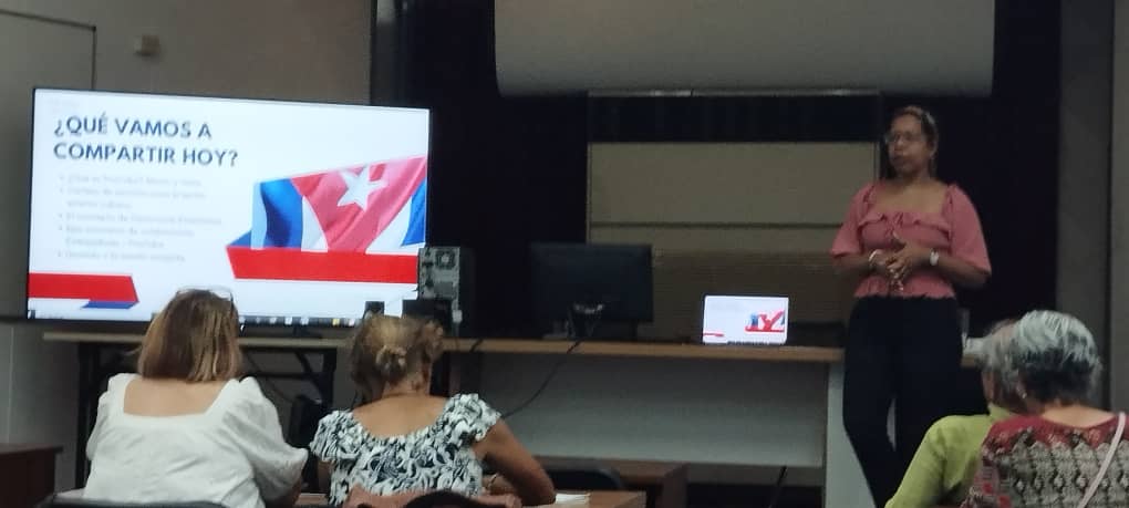 AlegnaLas's tweet photo. La Diplomacia económica es clave en la estrategia de cualquier país para la atracción de inversiones y el fomento de las exportaciones. Hoy dialogamos con nuestros futuros embajadores sobre los servicios de @pro_cuba y los ejes de colaboración con el servicio económico exterior. https://t.co/j7b2HLghxy