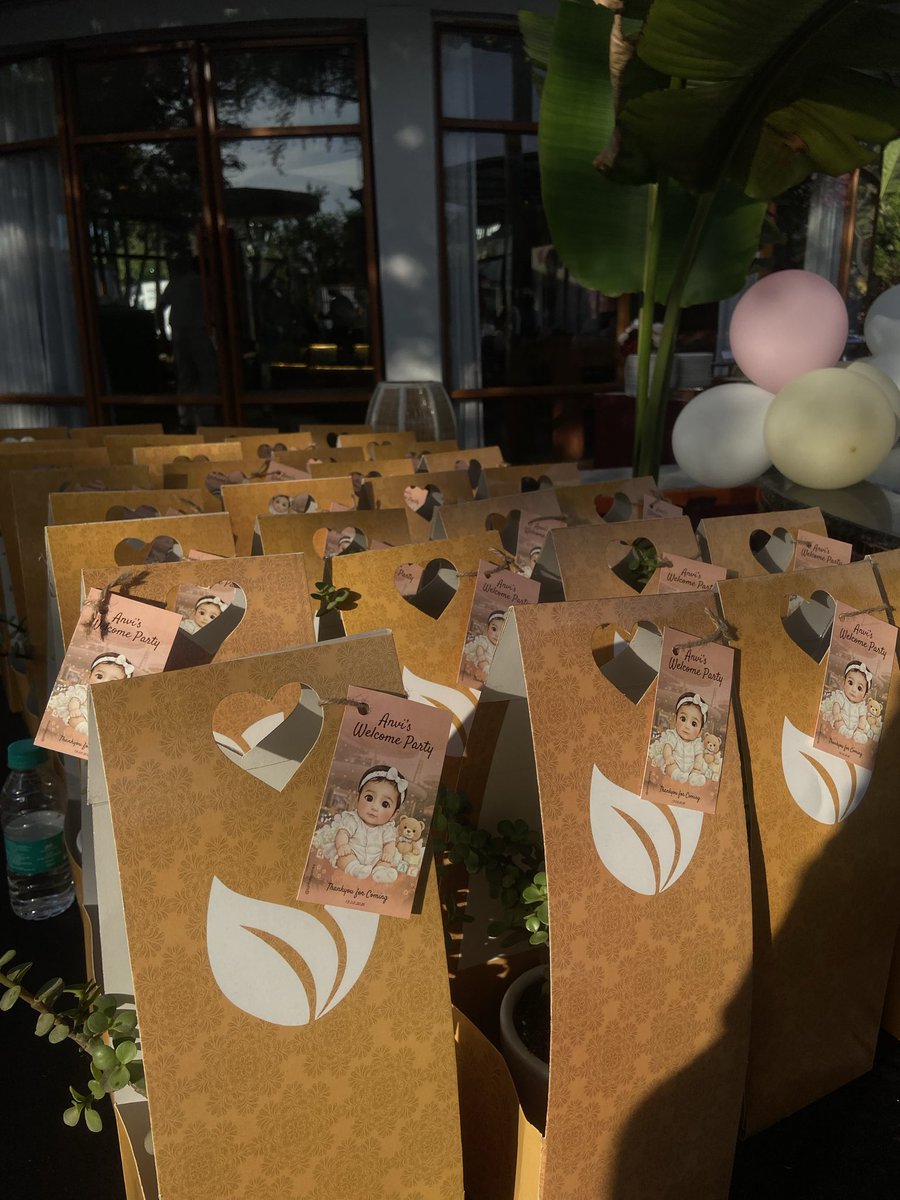 DznLakshya's tweet photo. This is the card and packaging I designed for my niece’s event.
#GraphicDesign #Designtoreality https://t.co/1iAwSTsYo2