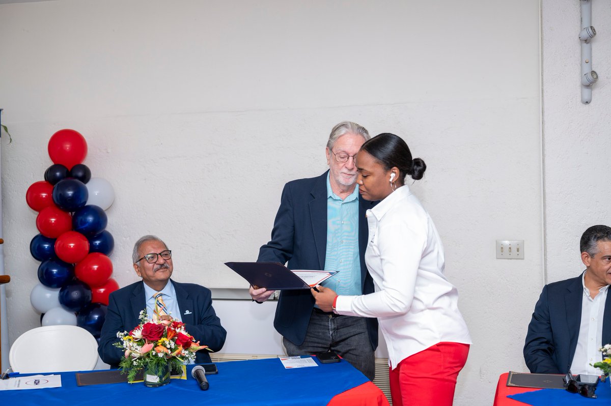 ADIHNews's tweet photo. 🏅 Un hommage à l'engagement de nos membres
À l'occasion de son Assemblée Générale tenue le 26 juin 2026 à l'Hôtel Montana, l'Association des Industries d'Haïti (ADIH) a eu le privilège de rendre hommage à plusieurs de ses membres en leur remettant des certificats de reconnaissance.
Par ce geste symbolique, l'ADIH a souhaité saluer leur dévouement, leur engagement constant et leur précieuse contribution au rayonnement de l'Association ainsi qu'au développement du secteur industriel haïtien.
Ces distinctions témoignent de la reconnaissance de l'ADIH envers celles et ceux qui, par leur implication et leur esprit de collaboration, contribuent à faire avancer notre mission collective.
Félicitations à tous les récipiendaires et merci pour votre engagement au service de l'Industrie haïtienne.
#ADIH #Reconnaissance #Engagement #IndustrieHaïtienne #Haïti