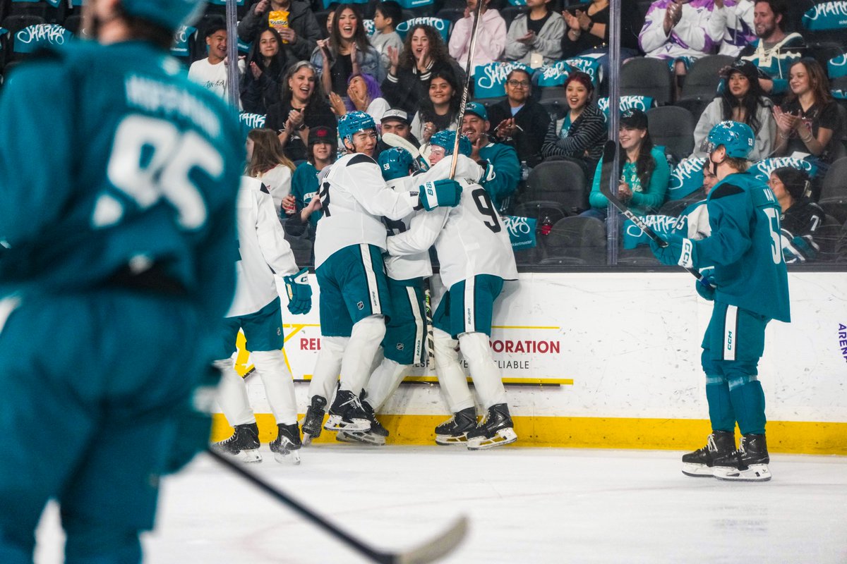 SanJoseSharks's tweet photo. The San Jose kid gets the first of the scrimmage. 🥳🚨 https://t.co/xiNxKnY426