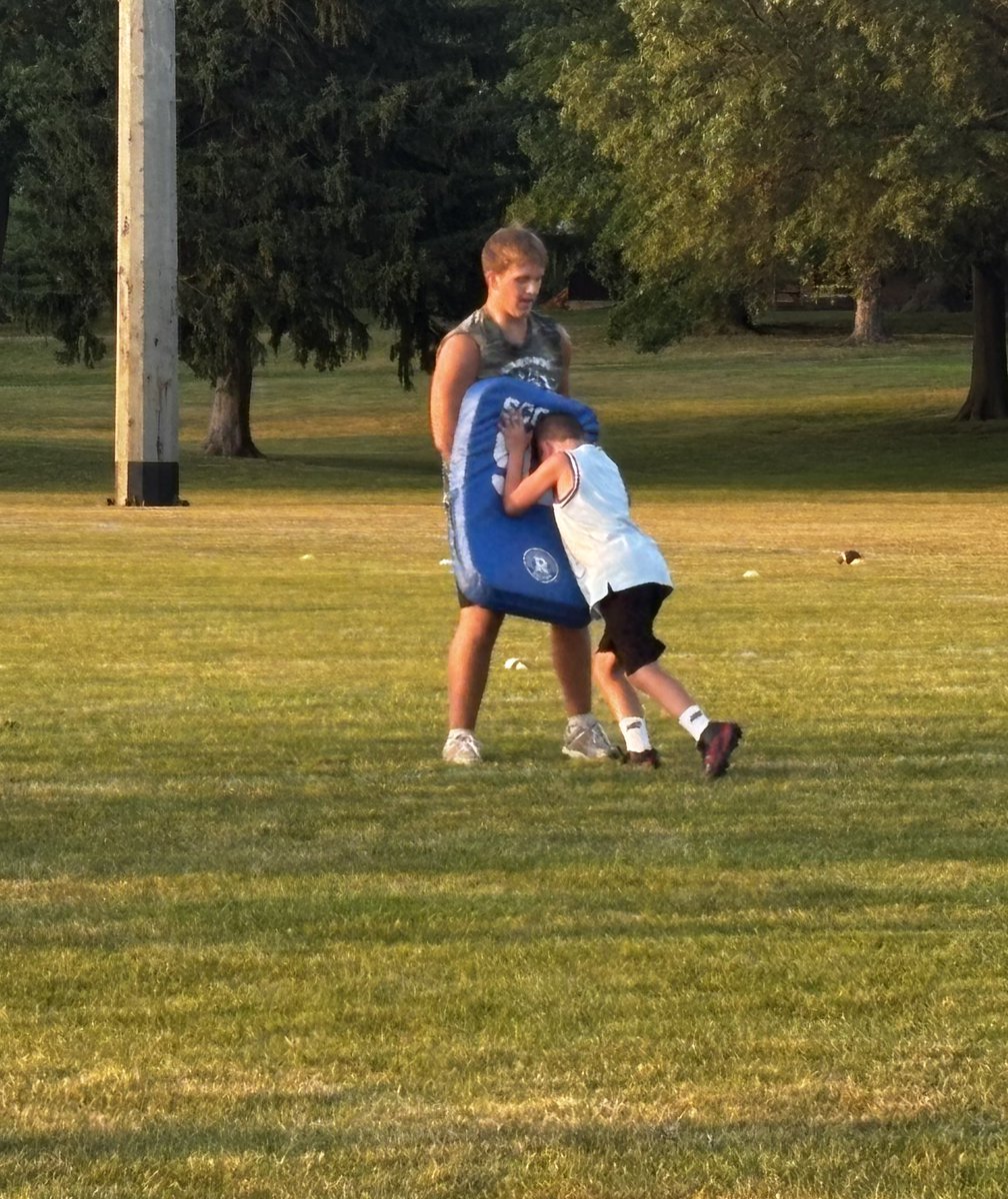 GreyShaffer2029's tweet photo. I had a great time helping at our youth camp tonight. (Especially since my little brother was there.) The future of @CCrestFootball looks strong! https://t.co/rIpmcELx9R