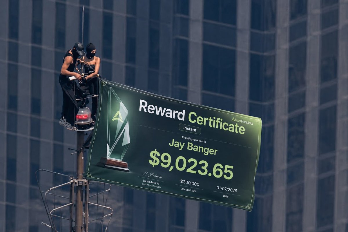 atlasfunded's tweet photo. Our Trader Jay Banger decided to put his Payout Certificate on top of the Empire State Building.

If the FBI is reading this, we won’t be held accountable for his actions https://t.co/xjb4WznyUy