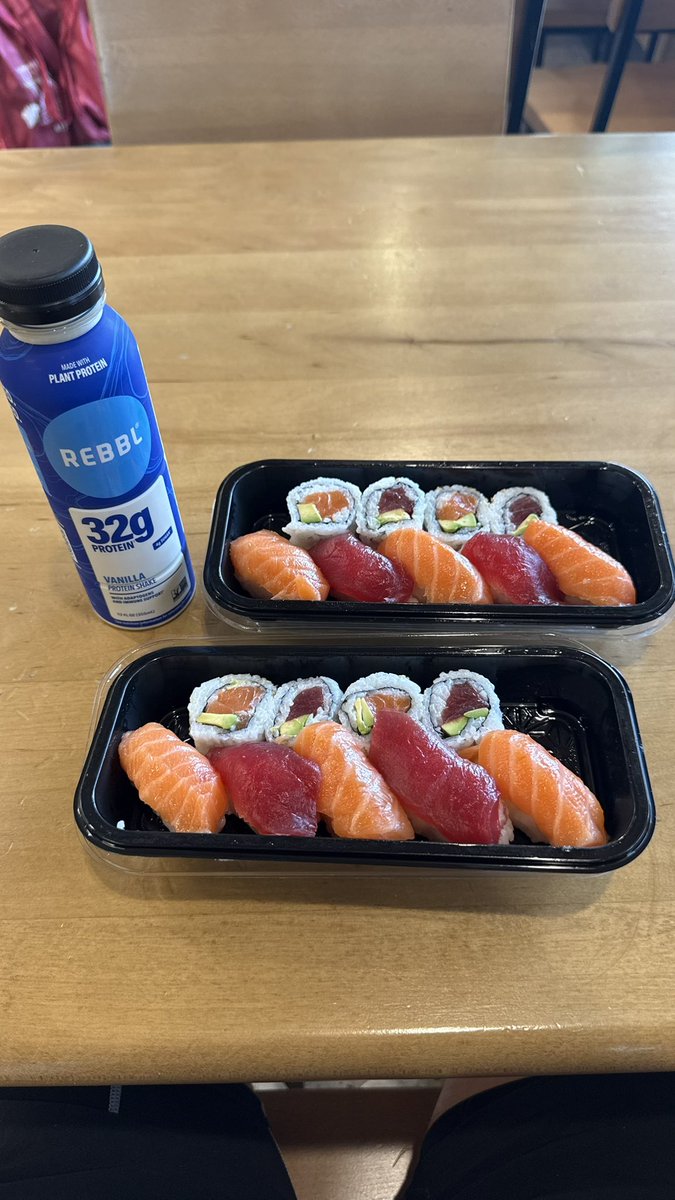 fatherdon_'s tweet photo. Y’all mind if I do a little fine dining after chest day? https://t.co/pbMOjeJYf9