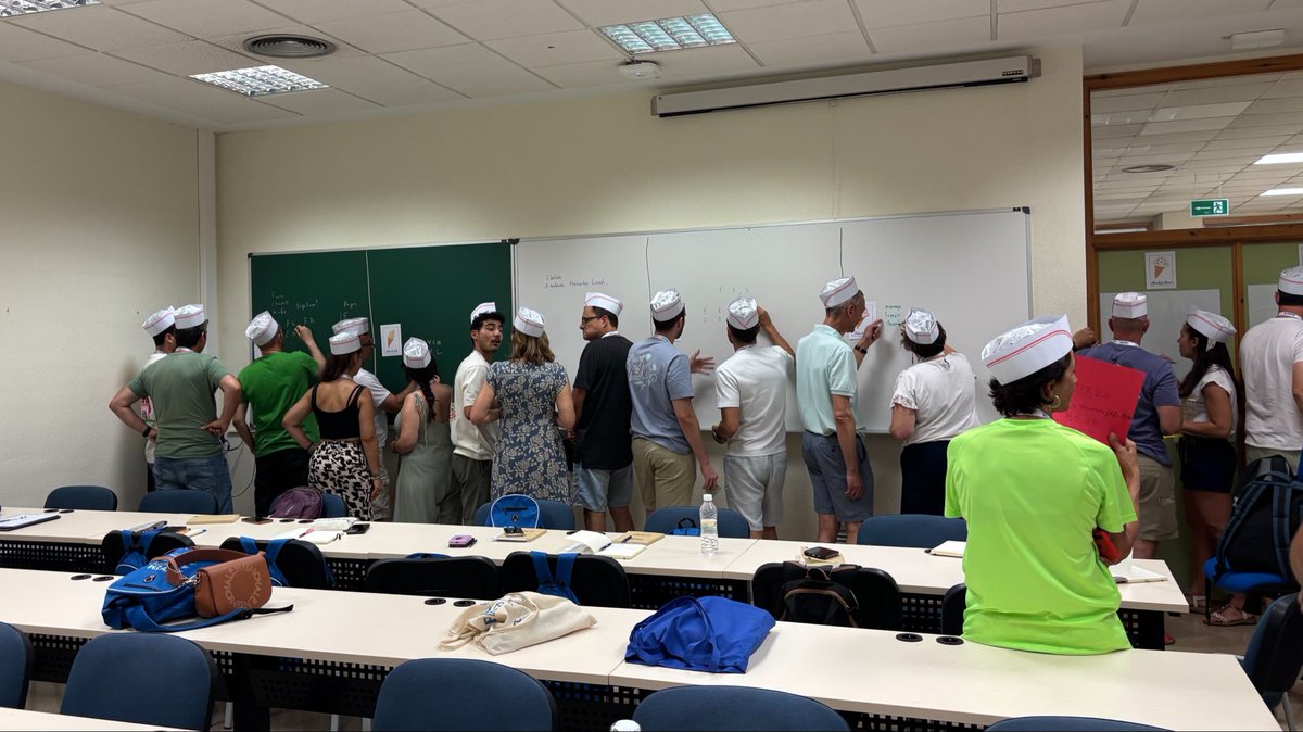 CarlesGranell4's tweet photo. Taller “Representar para pensar: una experiencia de Thinking Classroom y evaluación formativa”

Amb la @yolandam136 hem proposat aquest taller a les @jaem_fespm a Jaén. Esperem que hagi agradat! 🍦

🔗 Compartim els materials i la presentació del taller a https://t.co/oh7WiRHCm0 https://t.co/iRdRoyQOnd