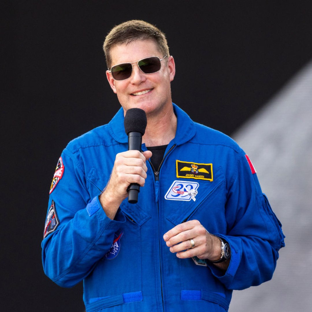 csa_asc's tweet photo. @Astro_Jeremy brought a bit of space spirit down to Earth for Canada Day at LeBreton Flats Park in Ottawa. 🇨🇦🚀

During the national noon ceremony, he took the stage to greet the crowd and share a special moment with people gathered in the capital.

📷: @CdnHeritage https://t.co/DxwmfNo4Kj