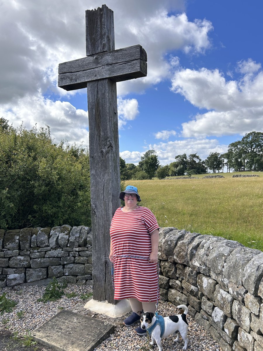 cmcayley's tweet photo. St Oswald’s Church and the Heavenfield Cross, on the site of the battle at which Oswald defeated Cadwallon in AD635. Views from the churchyard are spectacular. #StOswald #pilgrimage #StCuthbert https://t.co/AgwI92QzrW