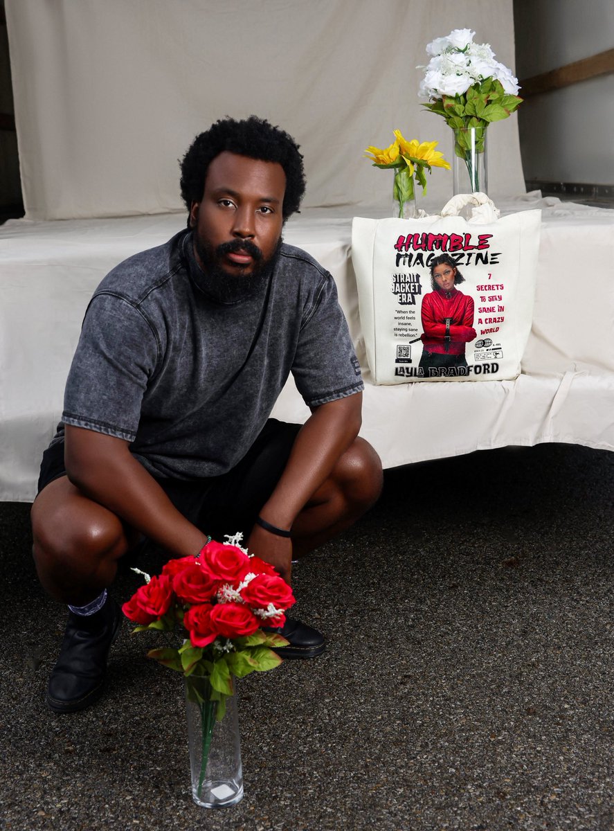 MagazineHumble's tweet photo. Local man refuses to be basic. Carries the evidence. https://t.co/alkCvS9ZNK