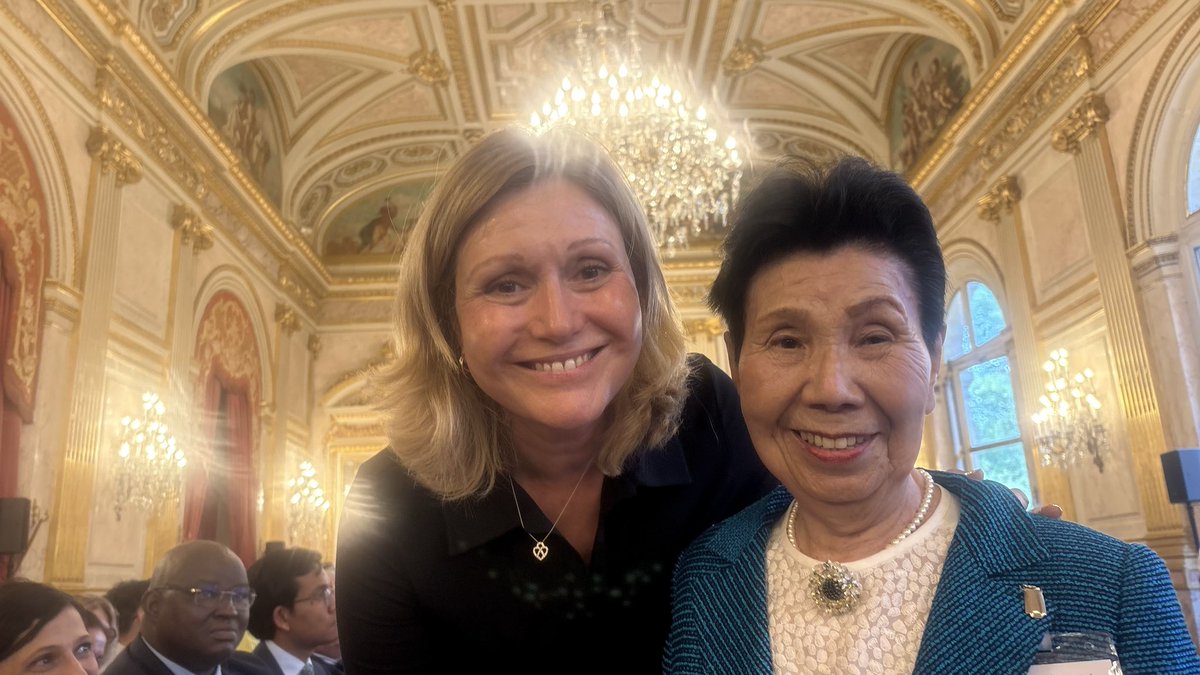 karyn_nishi's tweet photo. 袴田ひで子さんは今日もパリで大活躍です
フランス🇫🇷の国民議会の議長に会いました。
Merci pour elle madame la présidente @YaelBRAUNPIVET https://t.co/DEq50kJ6De