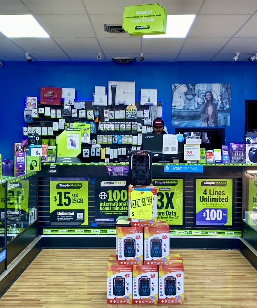 PinnacleIMP's tweet photo. Pinnacle Innovative Marketing &amp; Promotions specializes in Experiential Marketing / Field Marketing, Consumer Sampling &amp; Engagement, In-Market Representation, etc.

Pics from our merchandising, product placement, consumer education efforts for the Simple Mobile brand

#pinnacleimp https://t.co/hDPvBtlgiF
