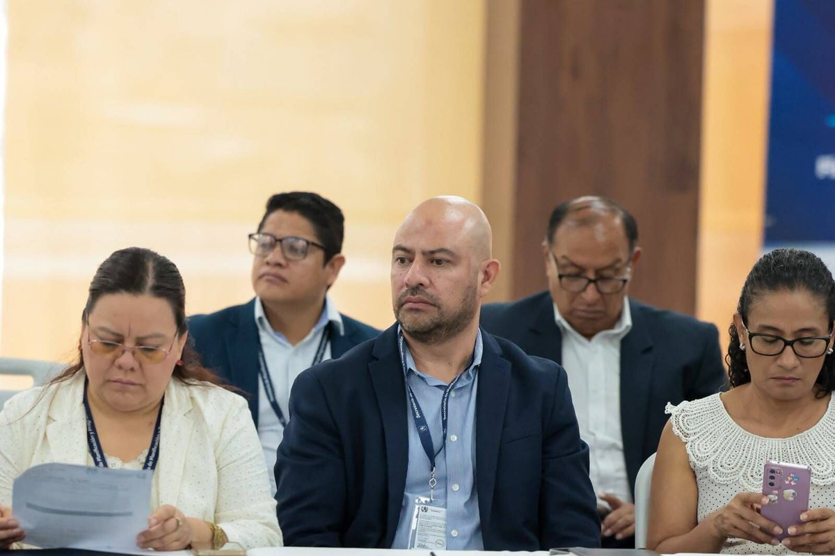MinfinGT's tweet photo. Las propuestas serán trasladadas a las instituciones correspondientes para evaluar su viabilidad técnica y financiera, con el propósito de determinar cuáles podrán incorporarse al proyecto de Presupuesto General de la Nación para el ejercicio fiscal 2027. Los resultados de este análisis se darán a conocer durante un acto público previsto para septiembre. 📄🤝📊

#YoParticipo 🙋‍♀️🙋
#Presupuesto2027
@jmenkos @BArevalodeLeon @GuatemalaGob @carlosmelgargt @Segeplan
