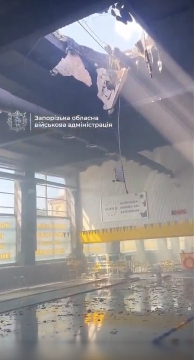 JulianRoepcke's tweet photo. Auch diesem „illegalen Waffenlager des faschistischen Kiewer Regimes“ hat Russland heute den Garaus gemacht.

🤥Während Hitler und Co. eine Schwimmstunde nahmen.

☠️Mittlerweile ist die Zahl der durch Russland ermordeten Zivilisten seit Mitternacht im ganzen Land auf 26 gestiegen.

🚨Und #niemand bei AfD und BSW schreit „Eskalation“ und fordert Putin zu einem Ende der Gewalt auf. Heuchler …