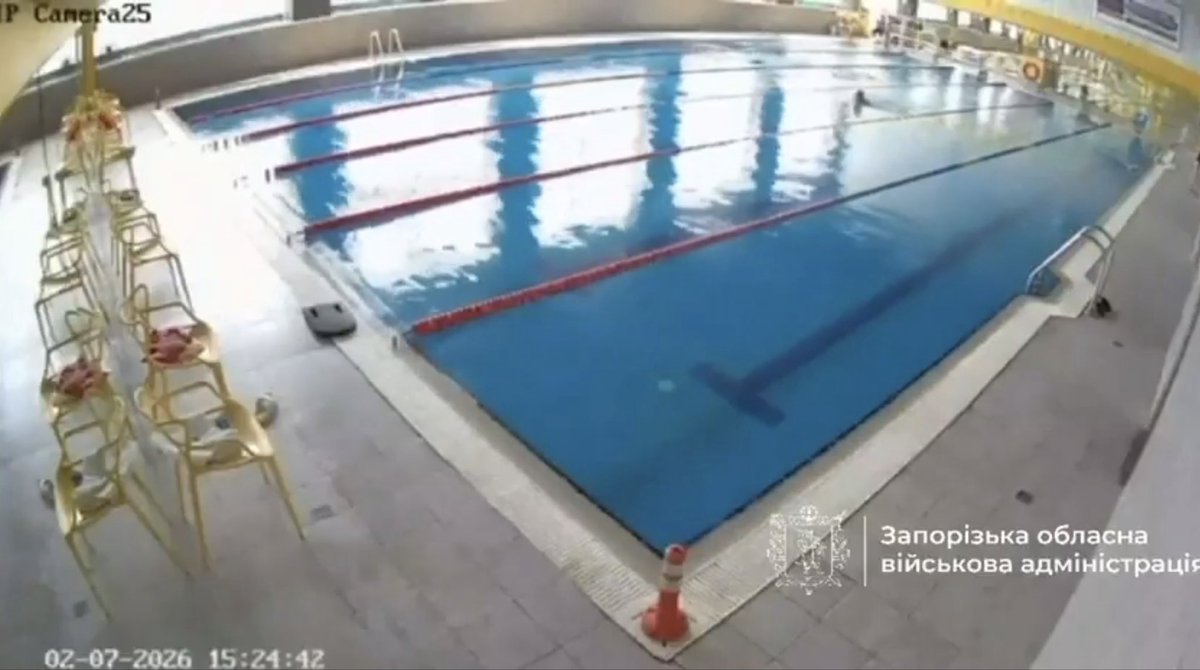 JulianRoepcke's tweet photo. Auch diesem „illegalen Waffenlager des faschistischen Kiewer Regimes“ hat Russland heute den Garaus gemacht.

🤥Während Hitler und Co. eine Schwimmstunde nahmen.

☠️Mittlerweile ist die Zahl der durch Russland ermordeten Zivilisten seit Mitternacht im ganzen Land auf 26 gestiegen.

🚨Und #niemand bei AfD und BSW schreit „Eskalation“ und fordert Putin zu einem Ende der Gewalt auf. Heuchler …
