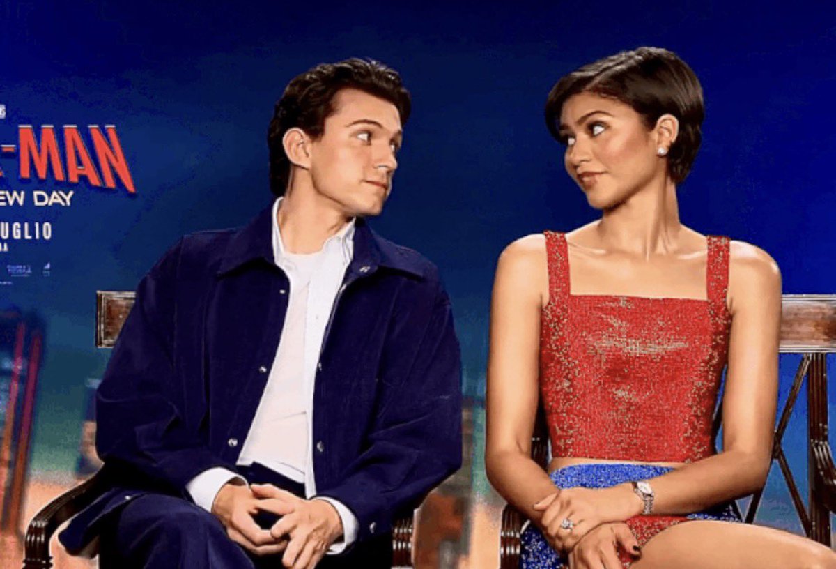 marvelspilled's tweet photo. never getting over the way he looks at her https://t.co/nNrgogaWUA