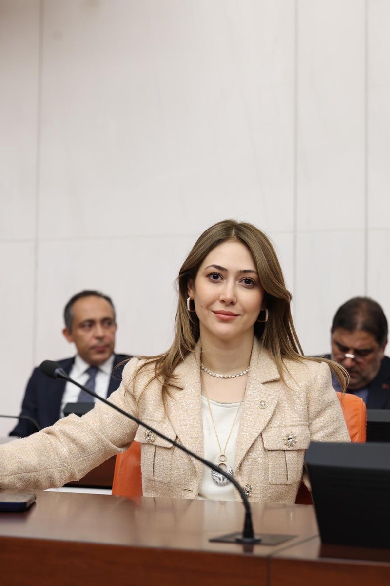 zuhal_karakoc's tweet photo. 📍TBMM

Milli Savunma Komisyonu olarak Türk ordusunun gücüne güç katmak için Uzman Erbaş Kanunu ile Bazı Kanunlarda Değişiklik Yapılmasına Dair Kanun Teklifi (2/3705) görüşmelerine devam ediyoruz.

Bu defa biz şanlı ordumuz için Gazi Meclisimizde nöbetteyiz. 🇹🇷💐 https://t.co/EOsgeiJJZ9