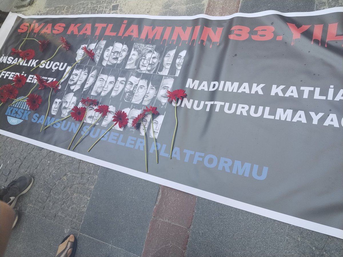 sen_samsun's tweet photo. 2 Temmuz’u unutmadık.
Kaybettiklerimizi saygı, özlem ve utançla anıyoruz.
Çünkü unutmak, yangını yeniden büyütmektir. https://t.co/BdiM8ugcRp