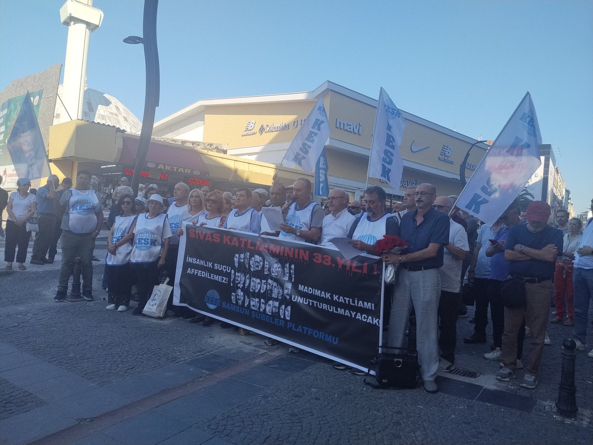 sen_samsun's tweet photo. 2 Temmuz’u unutmadık.
Kaybettiklerimizi saygı, özlem ve utançla anıyoruz.
Çünkü unutmak, yangını yeniden büyütmektir. https://t.co/BdiM8ugcRp