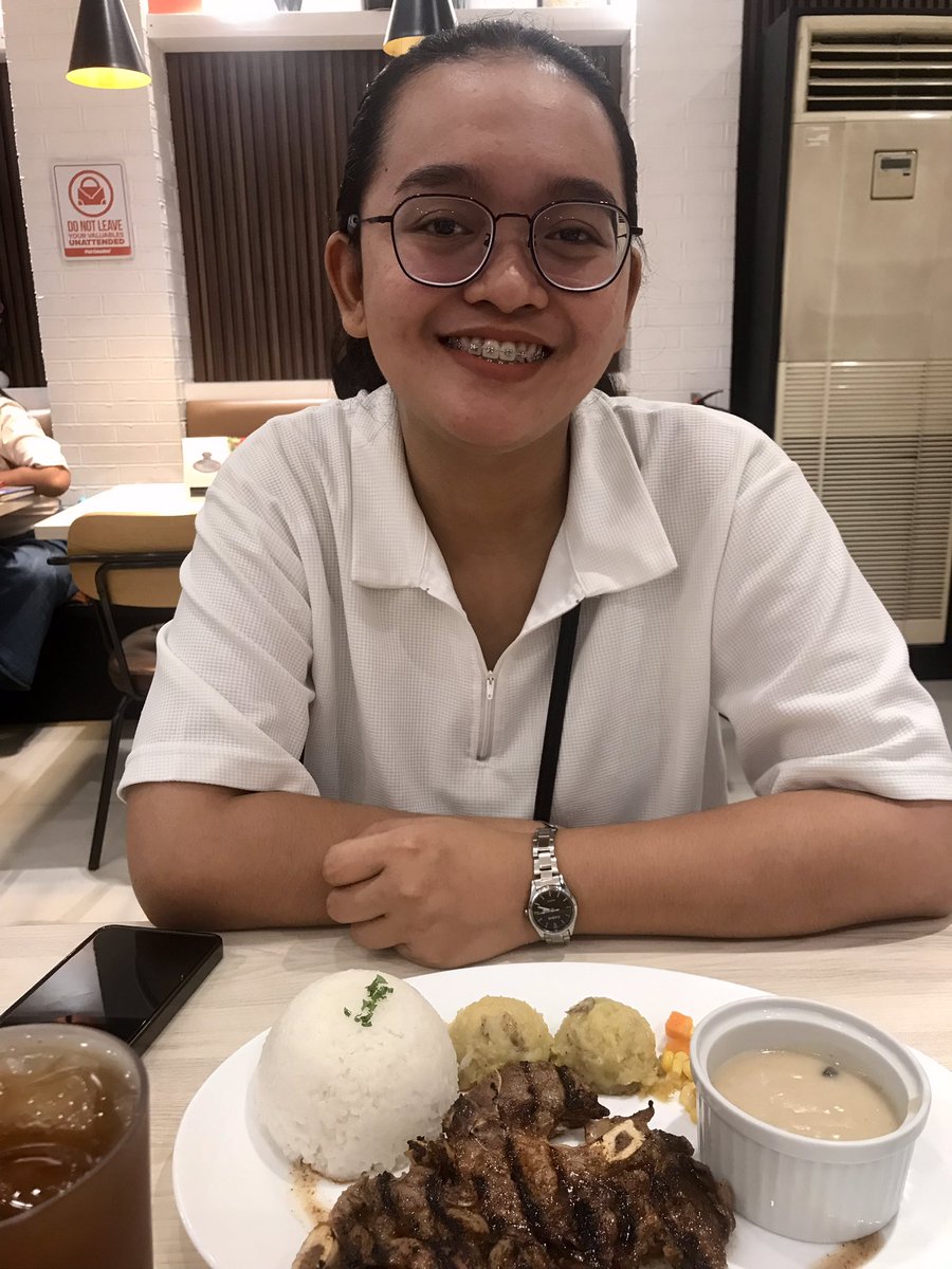 Dadalinay's tweet photo. our first dinner date https://t.co/EivNjuM0uu