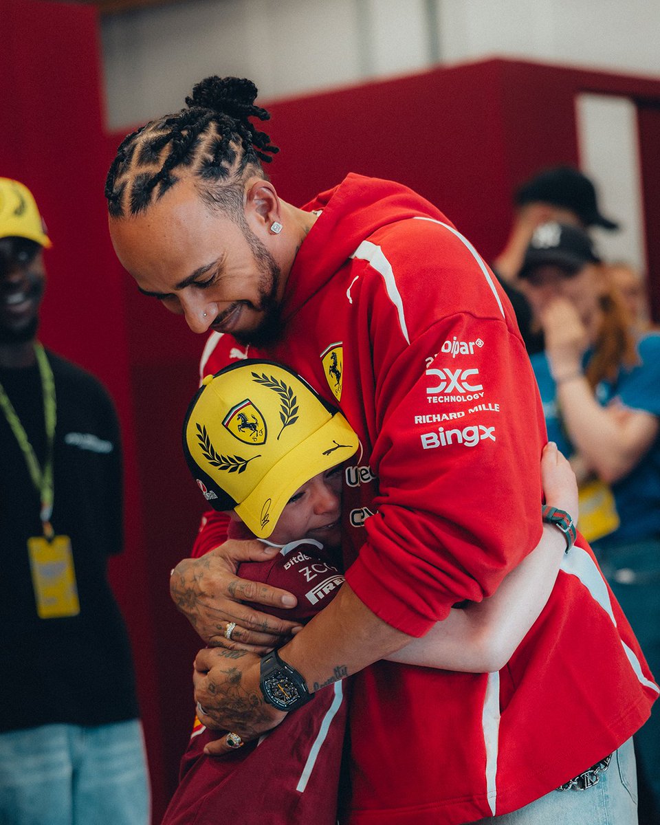 ScuderiaFerrari's tweet photo. Heroes don’t always wear capes 🥹❤️‍🩹 https://t.co/oWFHN5z09O