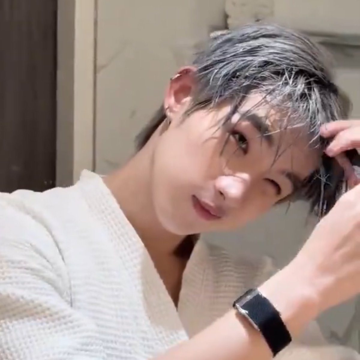 baebonchi's tweet photo. แมวคัยหลุดมาเนี่ยยยย เจอแมวแฝด 😼 https://t.co/5Ot8tkk51E