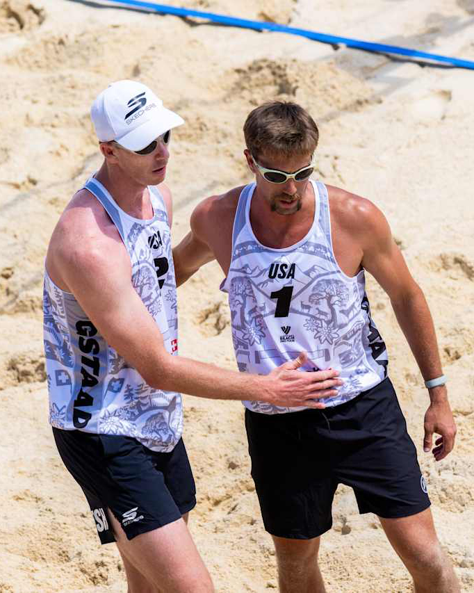 USAVBeach's tweet photo. Great day for the U.S. men at the Elite 16 in Gstaad.

Cody Caldwell/Chaim Schalk def. 🇧🇷 
Trevor Crabb/Chase Budinger def. 🇳🇱 
Taylor Crabb/Andy Benesh def. 🇦🇺 

Pool play concluses Friday, and you can watch on VBTV.

📷 @beachvolleyballworld https://t.co/ZYMlJodMZv