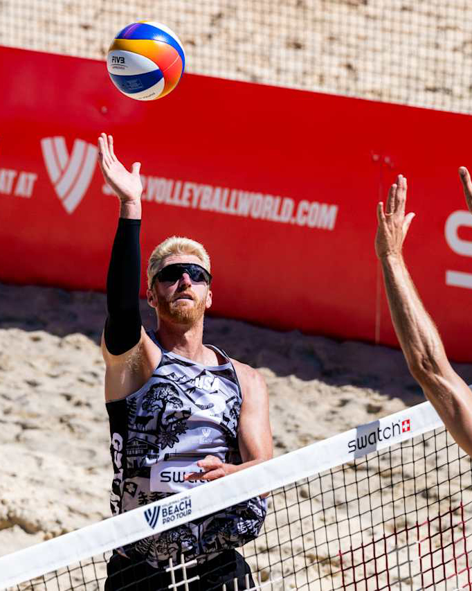 USAVBeach's tweet photo. Great day for the U.S. men at the Elite 16 in Gstaad.

Cody Caldwell/Chaim Schalk def. 🇧🇷 
Trevor Crabb/Chase Budinger def. 🇳🇱 
Taylor Crabb/Andy Benesh def. 🇦🇺 

Pool play concluses Friday, and you can watch on VBTV.

📷 @beachvolleyballworld https://t.co/ZYMlJodMZv