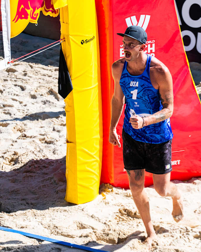 USAVBeach's tweet photo. Great day for the U.S. men at the Elite 16 in Gstaad.

Cody Caldwell/Chaim Schalk def. 🇧🇷 
Trevor Crabb/Chase Budinger def. 🇳🇱 
Taylor Crabb/Andy Benesh def. 🇦🇺 

Pool play concluses Friday, and you can watch on VBTV.

📷 @beachvolleyballworld https://t.co/ZYMlJodMZv